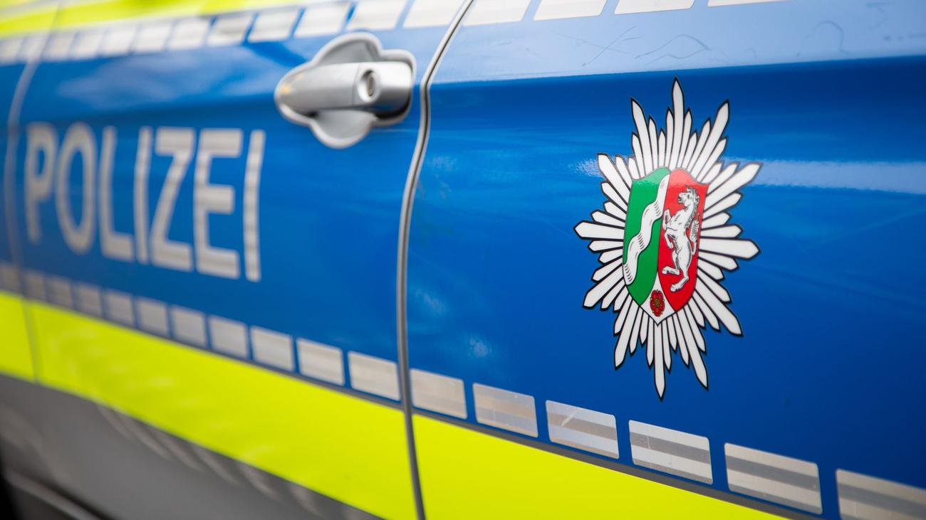Einsatz in Düsseldorf: Psychisch auffälliger Mann bedroht Frau mit Waffe